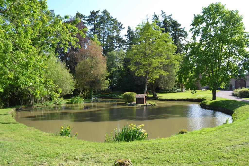 Chateau De Peufeilhoux Vallon-en-Sully Ngoại thất bức ảnh