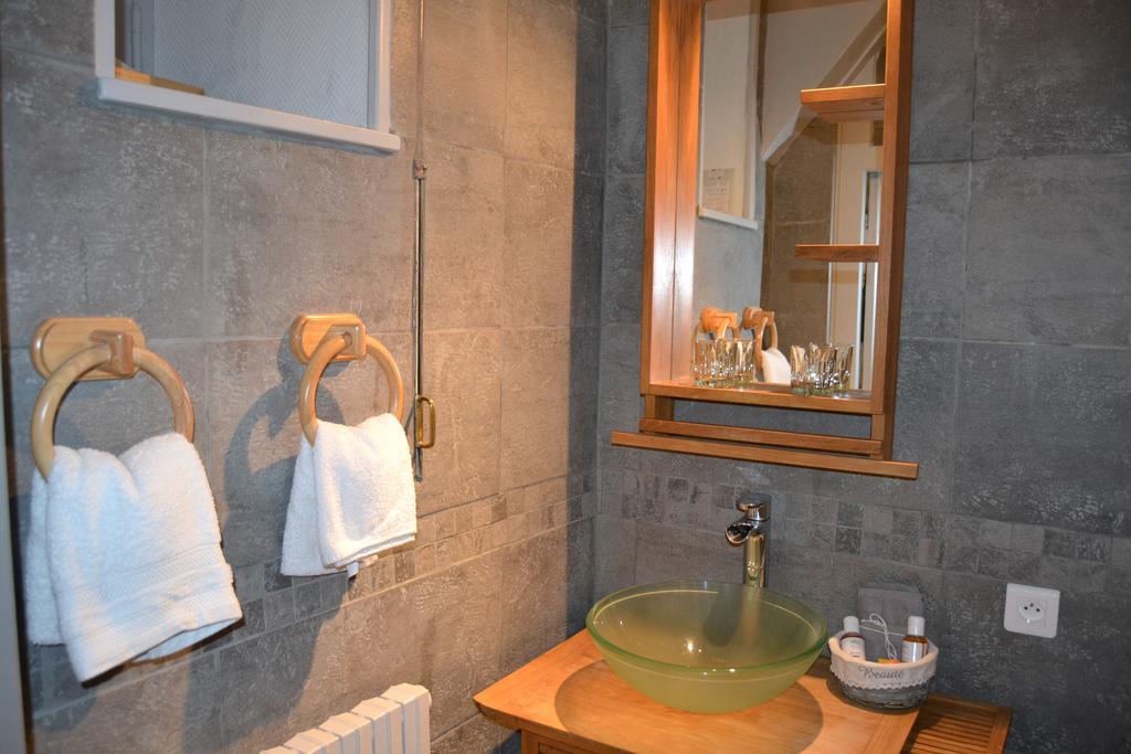 Chateau De Peufeilhoux Vallon-en-Sully Ngoại thất bức ảnh