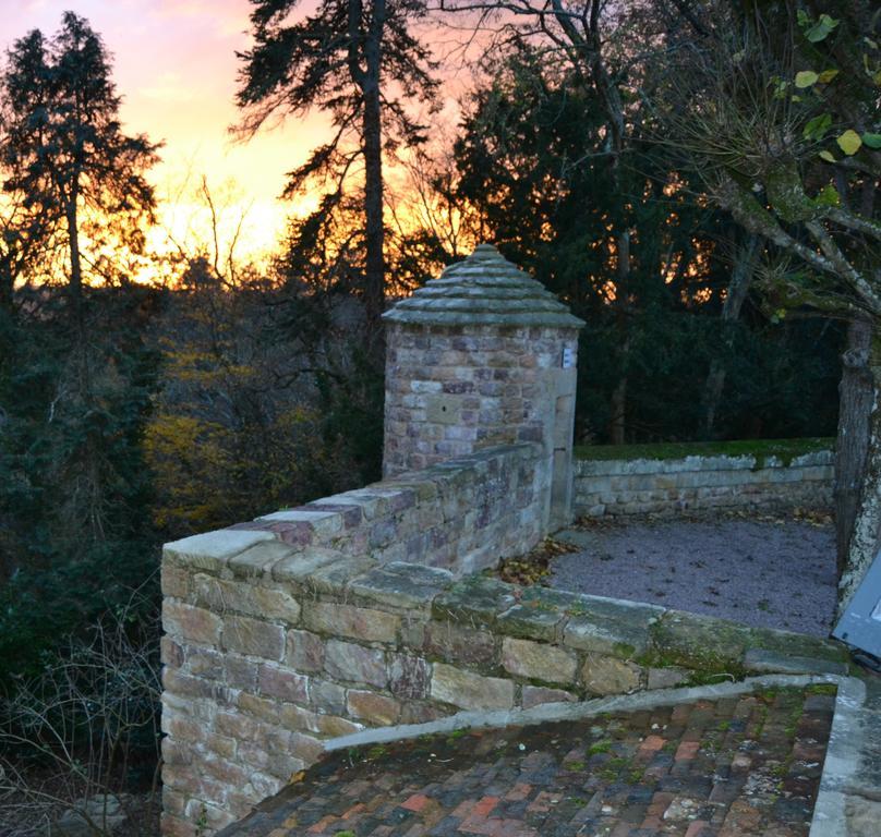 Chateau De Peufeilhoux Vallon-en-Sully Ngoại thất bức ảnh